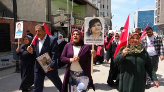 Evlat nöbetindeki annelerden çağrı: “Kimse HDPye oy vermesin”