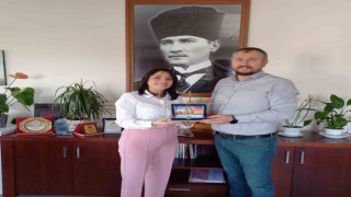 Ezine Gıda OSB Müdürü Alper Altınok, huzurevinde kalan yaşlıları unutmadı