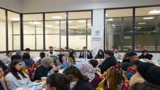 Fadıloğlu, öğrencilerle iftar açtı