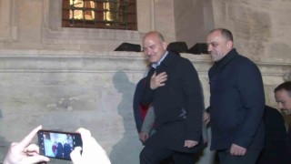 Fatih Camiinde Süleyman Soyluya yoğun ilgi