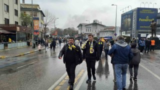 Fenerbahçeli taraftarlar, Kadıköye akın etti