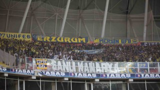 Fenerbahçeli taraftarlar takımını yalnız bırakmadı