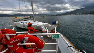 Fethiye açıklarında sürüklenen tekne kurtarıldı