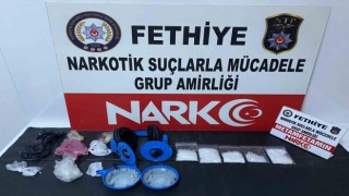 Fethiyede kulaklık içine saklanmış uyuşturucu yakalandı
