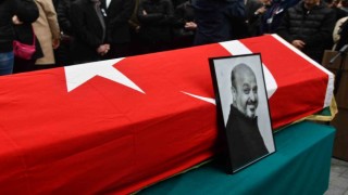 Gazeteci Şaban Arslan için Sabah gazetesi önünde tören