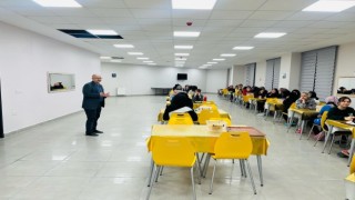 Gediz İlçe Milli Eğitim Müdürü Mahmut Bahadur öğrencilerle iftar yapmaya devam ediyor