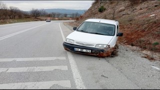 Gedizde trafik kazasında yaşlı karı koca yaralandı