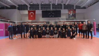 Genç voleybolcular Çukurova Belediyesi Spor Kulübünün misafiri oldu