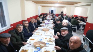 Gençlerinden mahalleliye iftar sürprizi