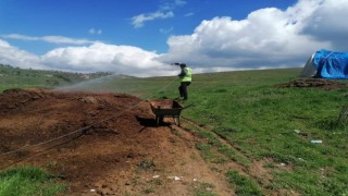 Gölbaşı Belediyesi larva ile mücadele ediyor