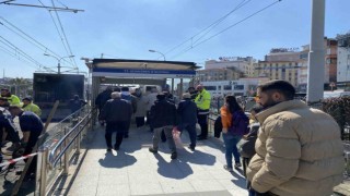 Güngörende tramvay raydan çıktı