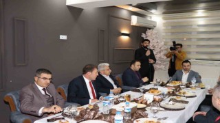 Gür kardeşler iftar yemeğinde ilçe protokolü ile bir araya geldiler