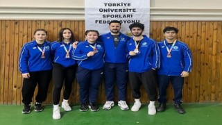 Güreşte madalya hasadı