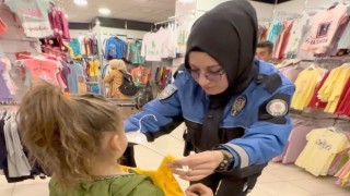 Hakkari polisi ihtiyaç sahibi çocukları giydirdi