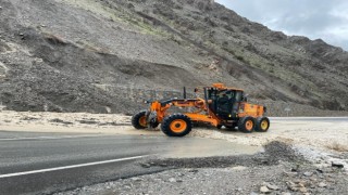 Hakkari-Van Karayolunda heyelan