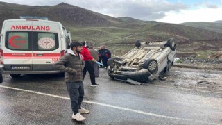 Hakkaride trafik kazası: 1i ağır 5 yaralı