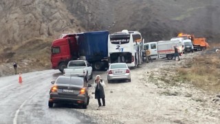 Hakkaride trafik kazası: 3 ölü, 3 yaralı