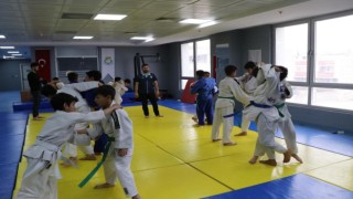 Haliliyede geleceğin yıldızları spor kurslarında yetişiyor