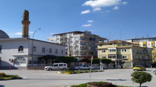 Hasarlı caminin minaresi böyle yıkıldı