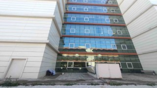 Hastane bahçesindeki bankta ölü bulundu