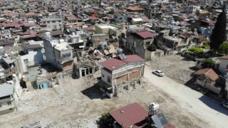 Hatayda enkazların gölgesinde bayram hazırlığı