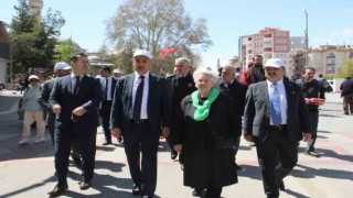 Hazreti Mevlana için Karamandan Konyaya Sevgi ve Barış Yürüyüşü düzenlendi
