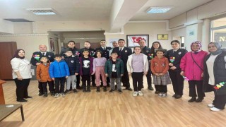 Hisarcıkta minik öğrenciler polis amcalarının haftasını kutladı