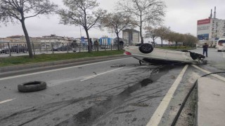 Hızını alamayan araç takla attı: 3 yaralı