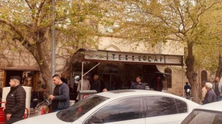 Husumetlisine ateş eden şahıs müşterileri de vurdu