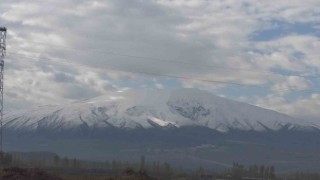 Iğdır ovasını çevreleyen dağlar yeniden beyaza büründü