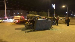 Iğdırda otomobil traktöre çarptı: 6 yaralı
