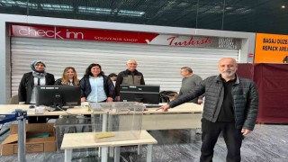 İlk oyu kullanmak için Romanyadan geldi