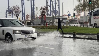 İstanbul Anadolu Yakasında sağanak yağış etkili oluyor