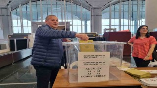 İstanbul Havalimanında oy verme işlemi başladı