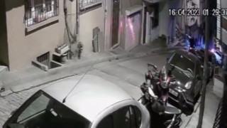 İstanbulda bakkala silahlı saldırı kamerada: Motosikletle gelip kurşun yağdırdılar