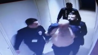 İstanbulda film gibi gasp kamerada: İş adamını kelepçeleyip kaçırdılar