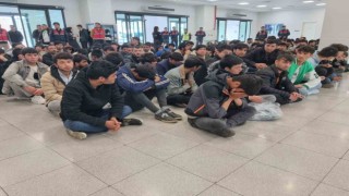 İstanbuldan 138 düzensiz Afgan göçmen ülkelerine gönderildi