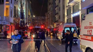 İstiklal Caddesinde otelde yangın paniği: Mahsur kalanları itfaiye ekipleri kurtardı