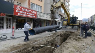 İstiklal Mahallesi yeraltı otoparkının altyapı çalışmaları yapılıyor