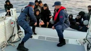İzmir açıklarında göçmen hareketliliği, yüzlerce göçmen karaya çıkartıldı