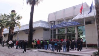 İzmir Büyükşehirin İZELMAN işçileri iş bıraktı