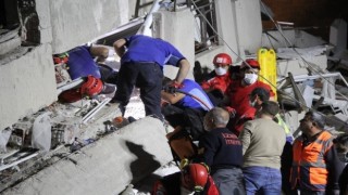 İzmir depreminde yıkılan bina için belediye görevlilerine hapis talebi