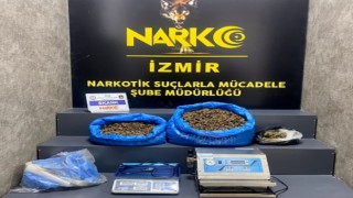 İzmir polisi kilolarca uyuşturucu ele geçirdi