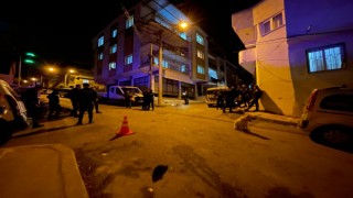İzmirde bıçaklı kavga: 1i ağır 2 yaralı
