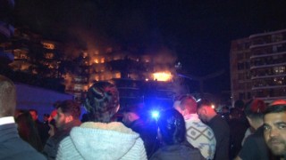 İzmirde Folkart Sitesinde büyük yangın devam ediyor