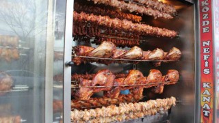 İzmirliler iftar için gelenekselleşen kömürde kelleyi tercih ediyor