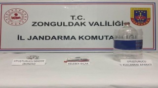 Jandarma araç aramasında 4 şahısı yakaladı