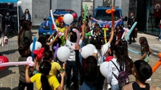 Jandarma ekipleri çocukları trafik hakkında bilgilendirdi