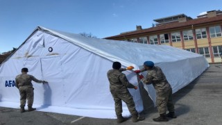 Jandarma öğrenciler için 14 derslik çadır kurdu