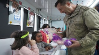 Jandarmadan depremzede çocuklara trafik eğitimi